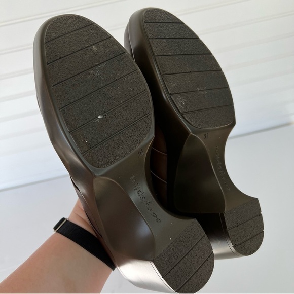 Easy Spirit Women’s  9.5 M Leather Clogs Slip On Mules Brown Heels New - Picture 9 of 9